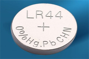מהי סוללת LR44?